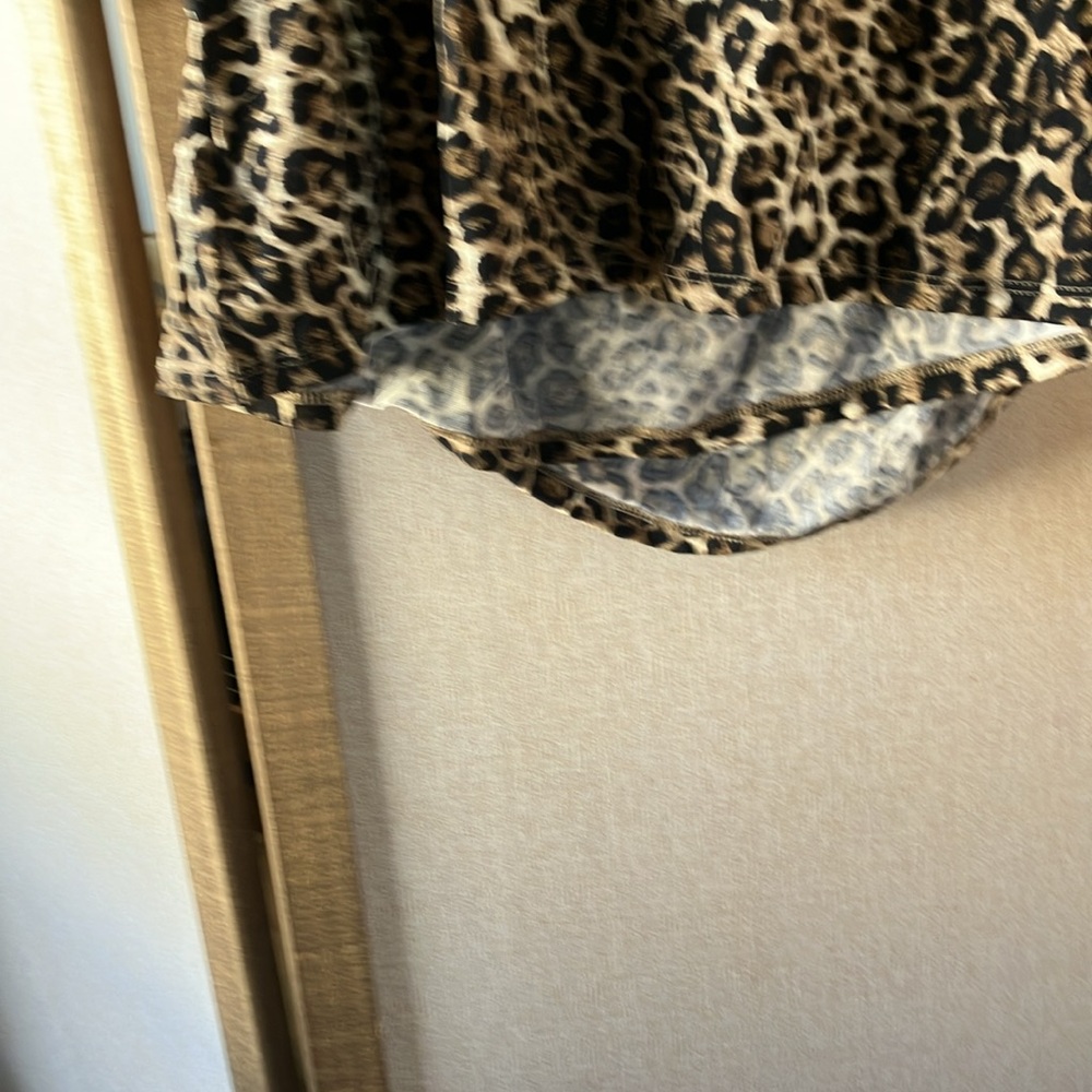 FINAL MARKDOWN Ellen Tracy Leopard Pattern Blouse large - Picture 9 of 11